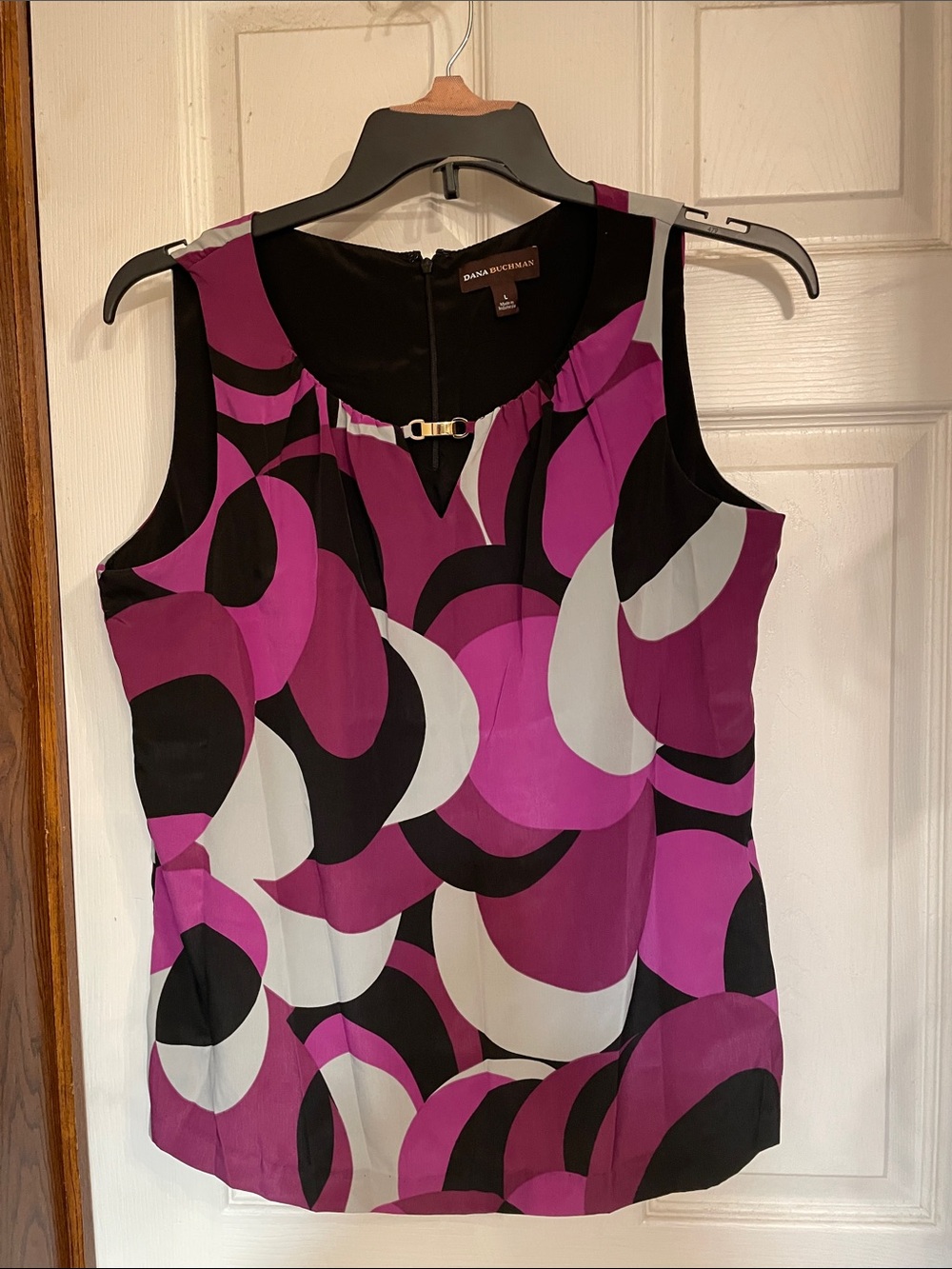 Dana Buchman Sleeveless Abstract Circle Print Top in Magenta, Black, White